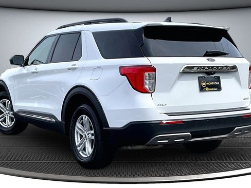 Used 2023 Ford Explorer XLT w/ Equipment Group 202A image 4