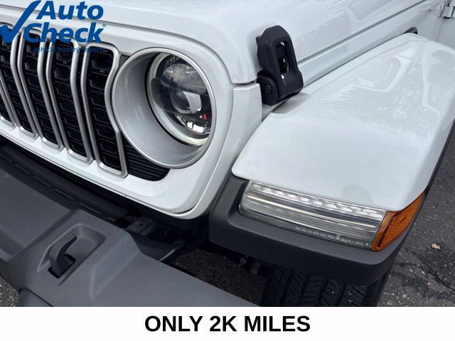 Used 2024 Jeep Wrangler Unlimited Sahara AWD/4WD image 32