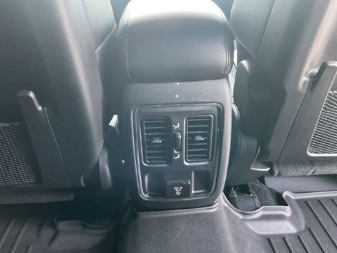 Used 2022 Jeep Grand Cherokee Laredo X image 14