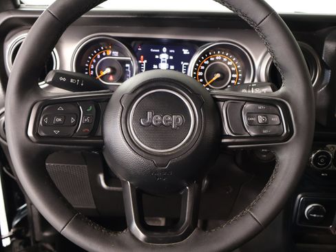 Used 2023 Jeep Gladiator Sport AWD/4WD image 3