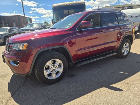 Used 2017 Jeep Grand Cherokee Laredo w/ Quick Order Package 23E image 3