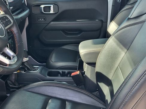 Used 2022 Jeep Wrangler Unlimited Rubicon w/ Xtreme Recon 35" Tire Package image 26