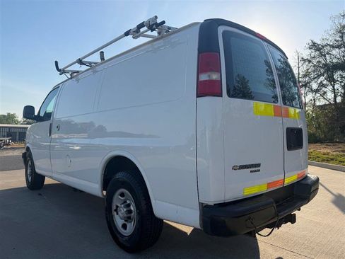 Used 2015 Chevrolet Express 2500 image 3