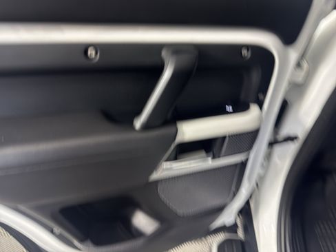 Used 2020 Land Rover Defender 110 HSE AWD/4WD image 32