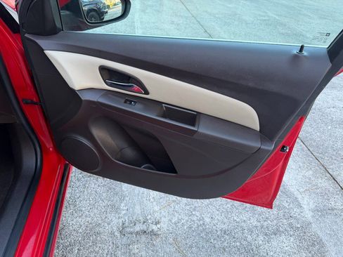 Used 2014 Chevrolet Cruze LT image 17