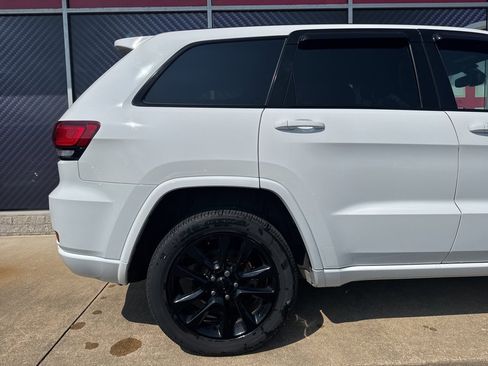 Used 2020 Jeep Grand Cherokee Altitude image 5