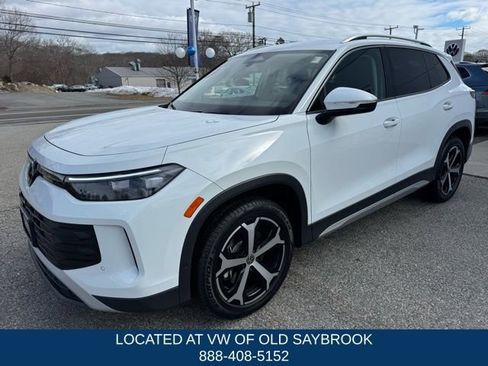 Certified 2025 Volkswagen Tiguan SE AWD/4WD image 1