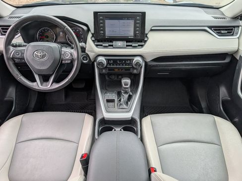 Used 2021 Toyota RAV4 XLE Premium FWD image 4