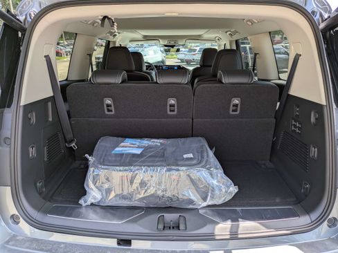 Used 2027 INFINITI QX80 Luxe w/ Cargo Package AWD/4WD image 13