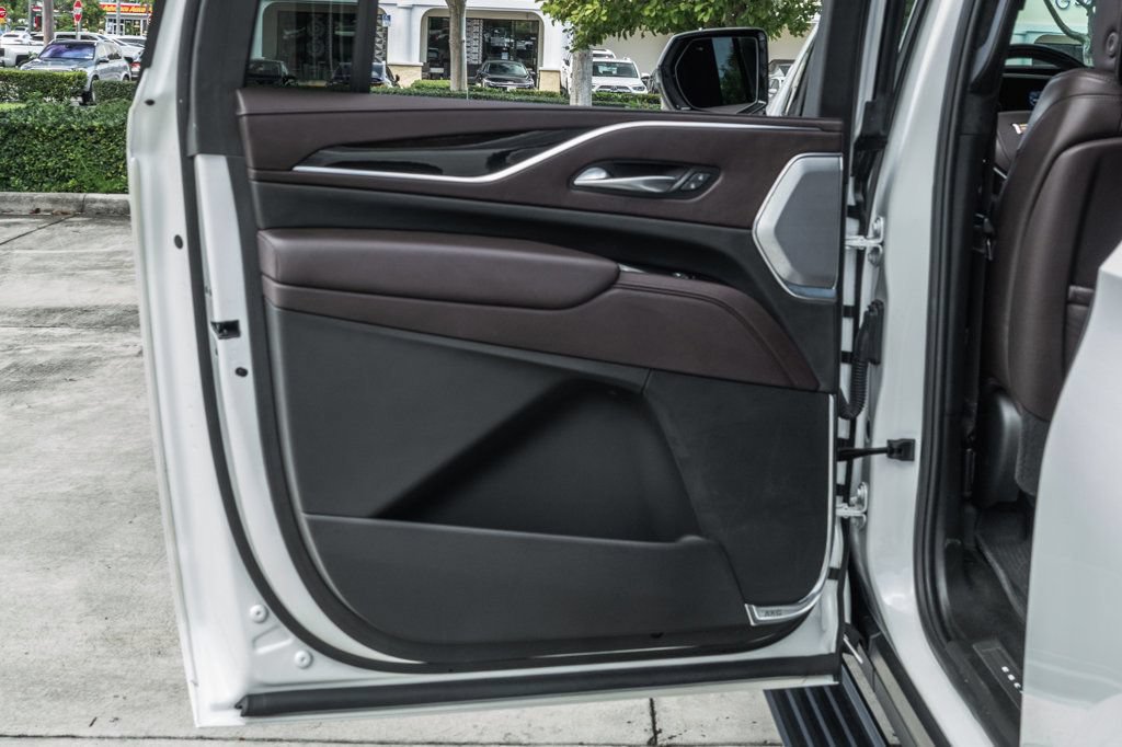 Used 2023 Cadillac Escalade ESV Sport Platinum w/ Heavy-Duty Trailer Package AWD/4WD image 31
