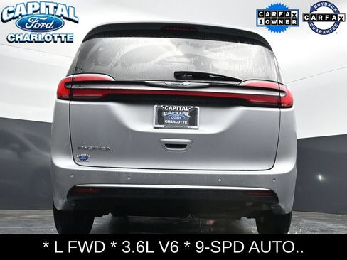 Used 2023 Chrysler Pacifica Touring-L FWD image 24