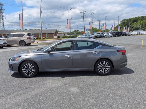 Used 2024 Nissan Altima 2.5 SV FWD image 5