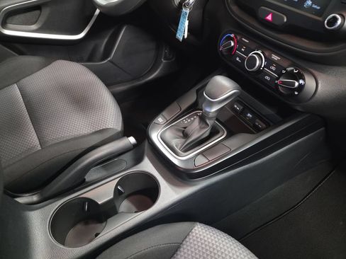 Used 2025 Kia Soul LX w/ LX Technology Package FWD image 14