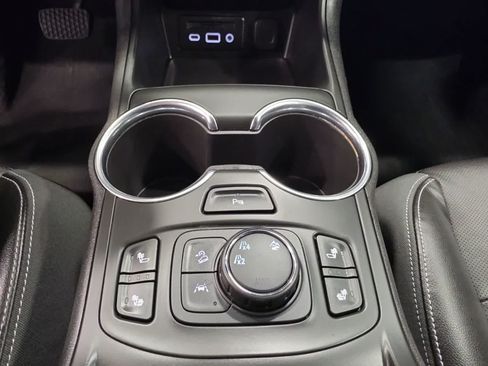 Used 2022 GMC Terrain SLT w/ Infotainment Package II AWD/4WD image 26