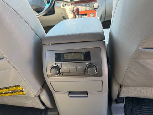 Used 2009 Toyota Highlander Limited w/ Extra Value Pkg 8 AWD/4WD image 30