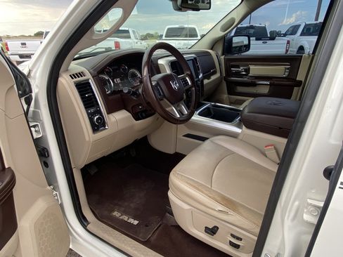 Used 2017 RAM 1500 Laramie image 7