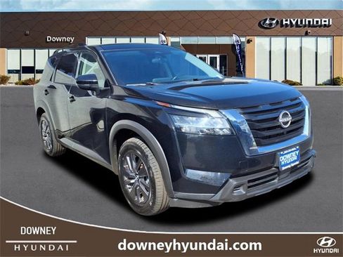 Used 2022 Nissan Pathfinder SV image 3