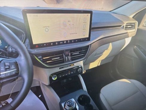 Used 2023 Ford Escape Platinum image 6