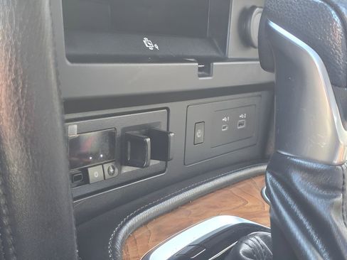 Used 2021 Nissan Armada SL w/ Captain's Chairs Package image 30