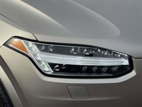 Certified 2024 Volvo XC90 B5 Core w/ Climate Package image 7