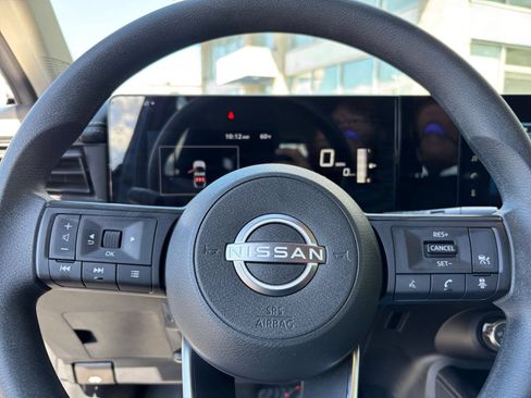 Used 2025 Nissan Kicks SV AWD/4WD image 25