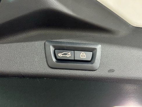 Used 2020 BMW X5 M50i w/ Premium Package image 37