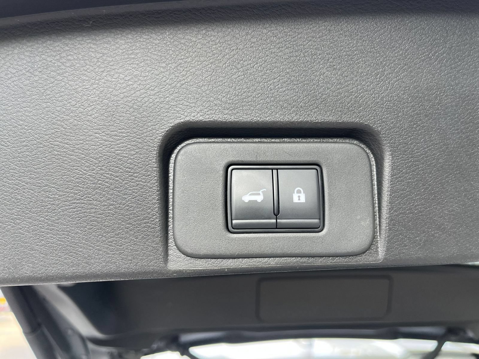 Used 2025 Nissan Rogue SV AWD/4WD image 26