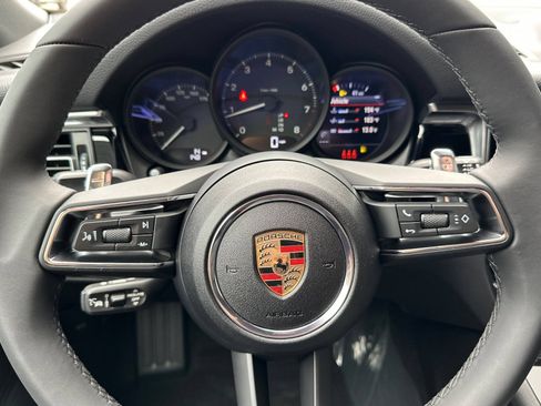Used 2025 Porsche Macan AWD/4WD image 29