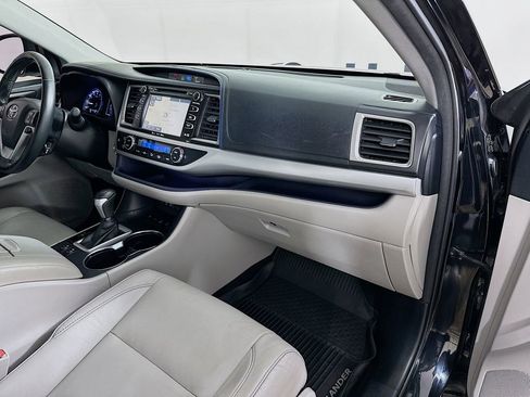 Used 2017 Toyota Highlander XLE image 38