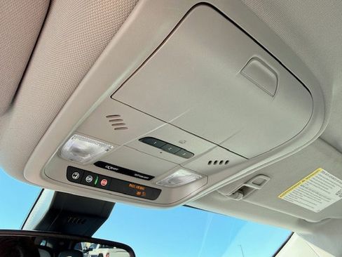 Used 2023 GMC Terrain SLT w/ Infotainment Package II image 28