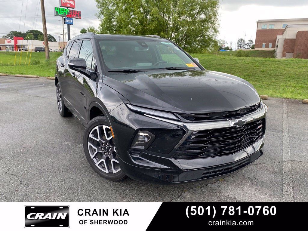 Used 2025 Chevrolet Blazer RS FWD image 1