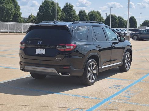 Used 2025 Honda Pilot Elite image 6