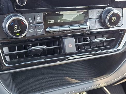 Used 2023 Toyota Highlander L image 20