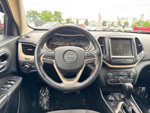 Used 2015 Jeep Cherokee Latitude w/ Cold Weather Group AWD/4WD image 14