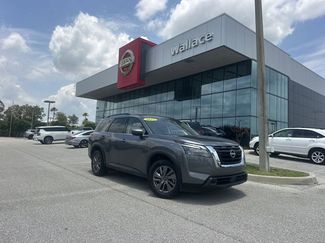 Used 2025 Nissan Pathfinder SV FWD video 1