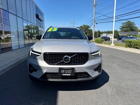 Certified 2025 Volvo XC40 B5 Plus AWD/4WD image 7