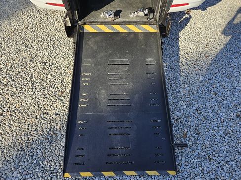 Used 2016 Toyota Sienna L image 17