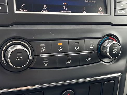 Used 2019 Nissan Titan SV image 16