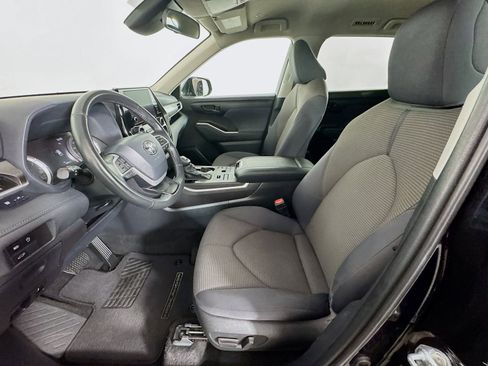 Certified 2024 Toyota Highlander LE AWD/4WD image 19