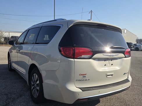 Used 2020 Chrysler Pacifica Limited w/ Advanced Safetytec Group image 2