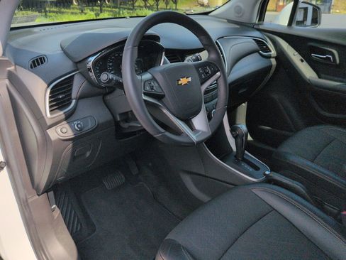 Certified 2019 Chevrolet Trax LT w/ LT Convenience Package AWD/4WD image 10