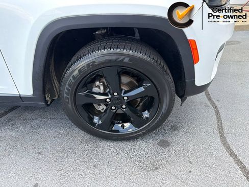 Certified 2023 Jeep Grand Cherokee Altitude AWD/4WD image 18