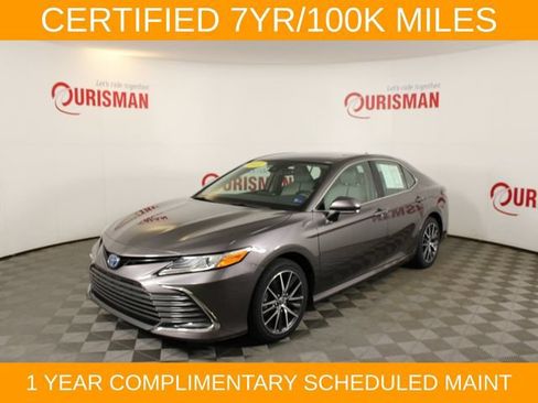 Used 2022 Toyota Camry XLE FWD image 2