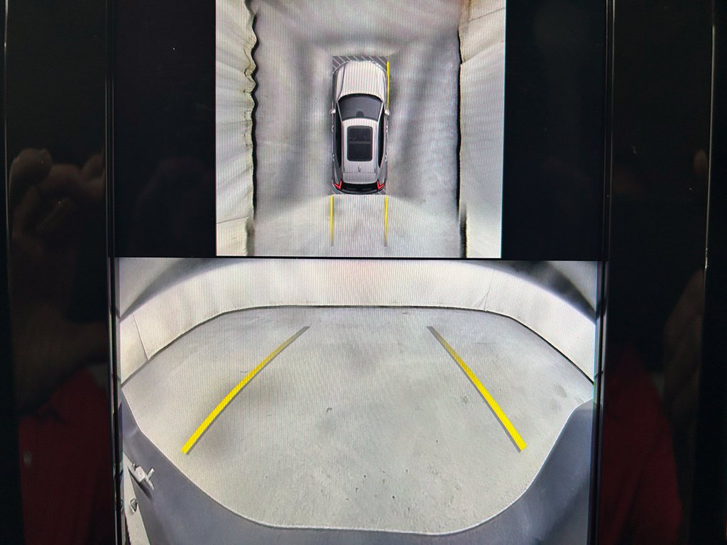 Used 2025 Volvo XC40 B5 Plus AWD/4WD image 19