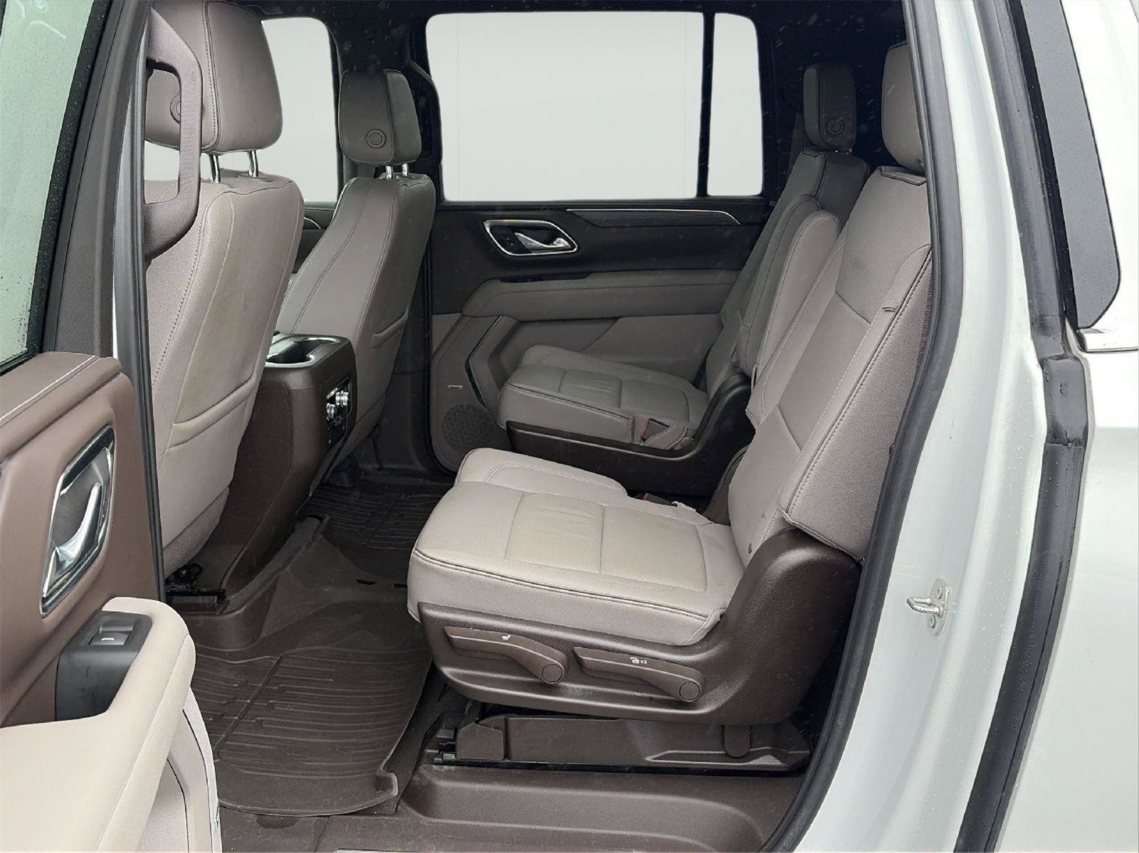 Used 2023 GMC Yukon XL SLT w/ SLT Premium Package AWD/4WD image 14