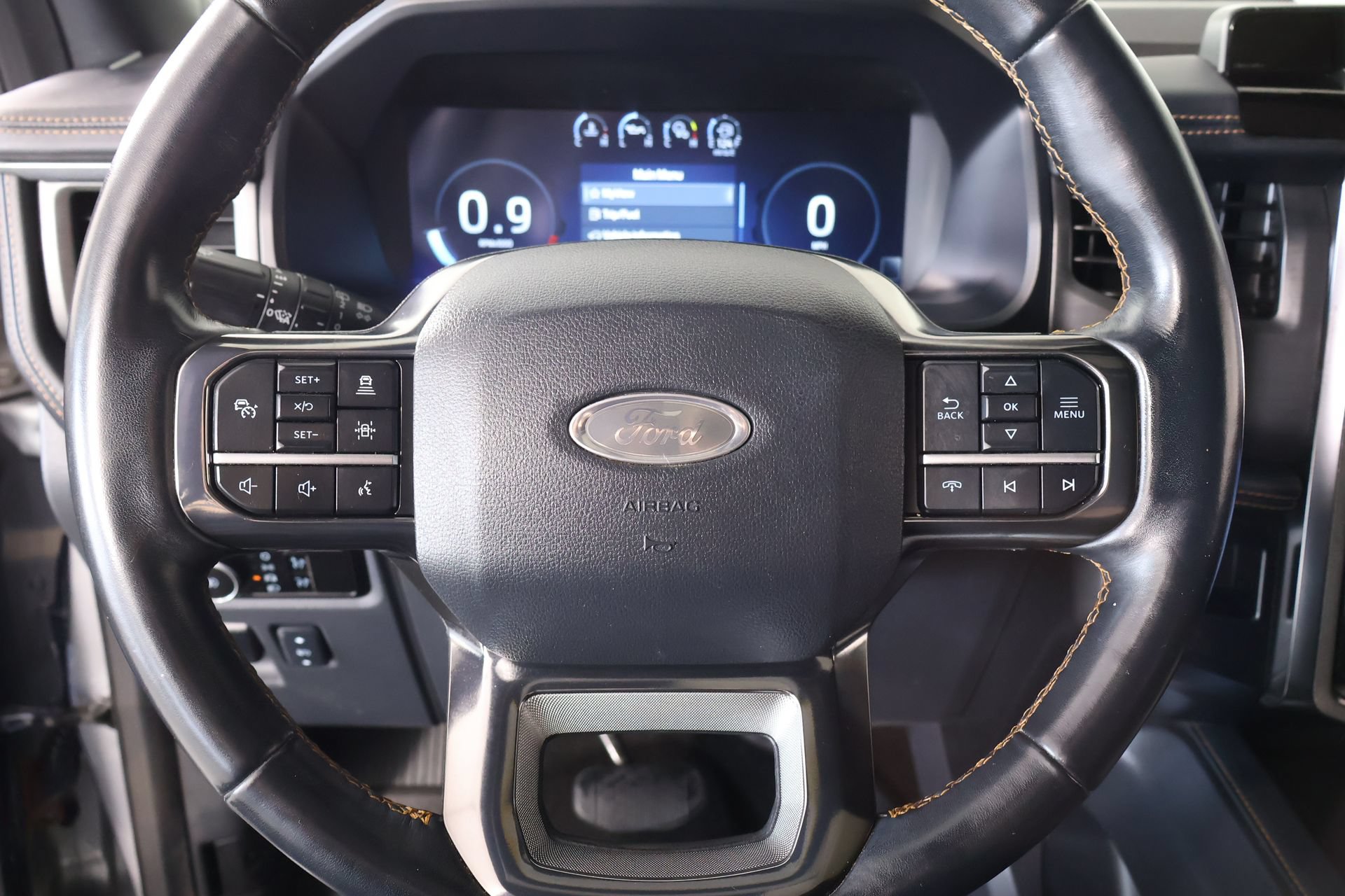 Used 2024 Ford Expedition Max Platinum AWD/4WD image 3