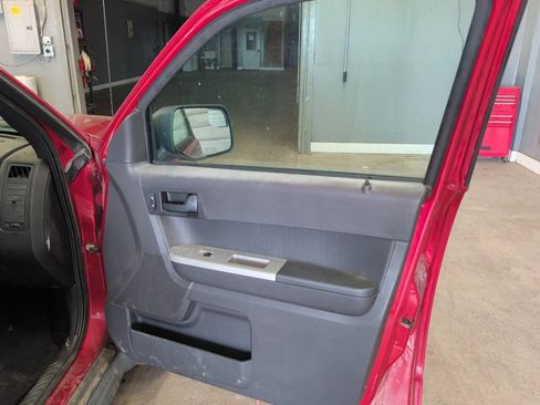 Used 2011 Ford Escape XLT w/ 203A Rapid Spec Order Code FWD image 30
