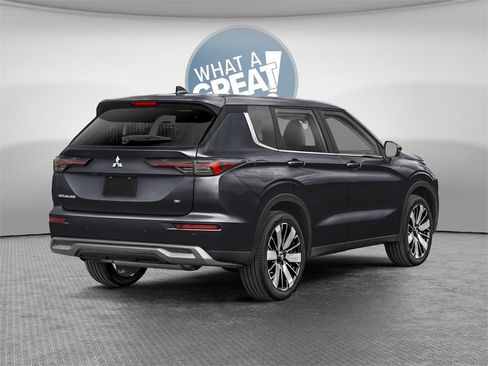 New 2025 Mitsubishi Outlander SE image 2