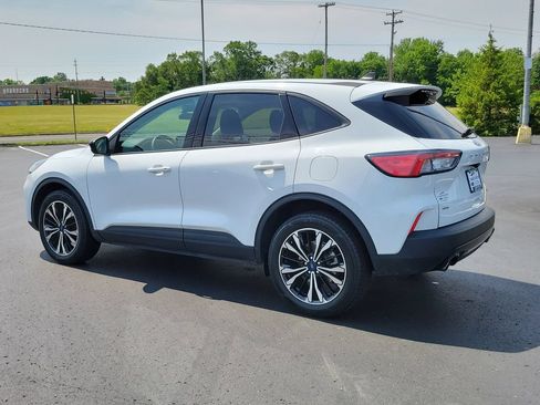 Certified 2022 Ford Escape SE w/ SE Sport Appearance Package AWD/4WD image 4