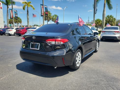 Used 2022 Toyota Corolla LE FWD image 11